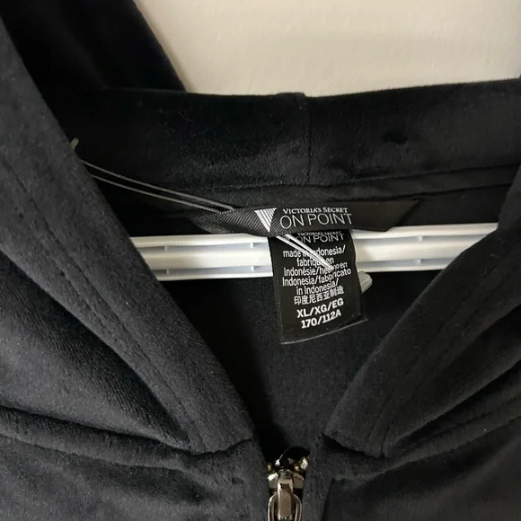 Victoria‎ Secret Velour Rhinestone Black Cropped Sweater - Picture 4 of 4